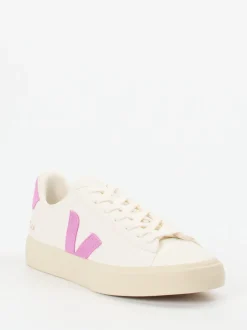 VEJA – Sneaker aus Kalbleder in Cremeweiß