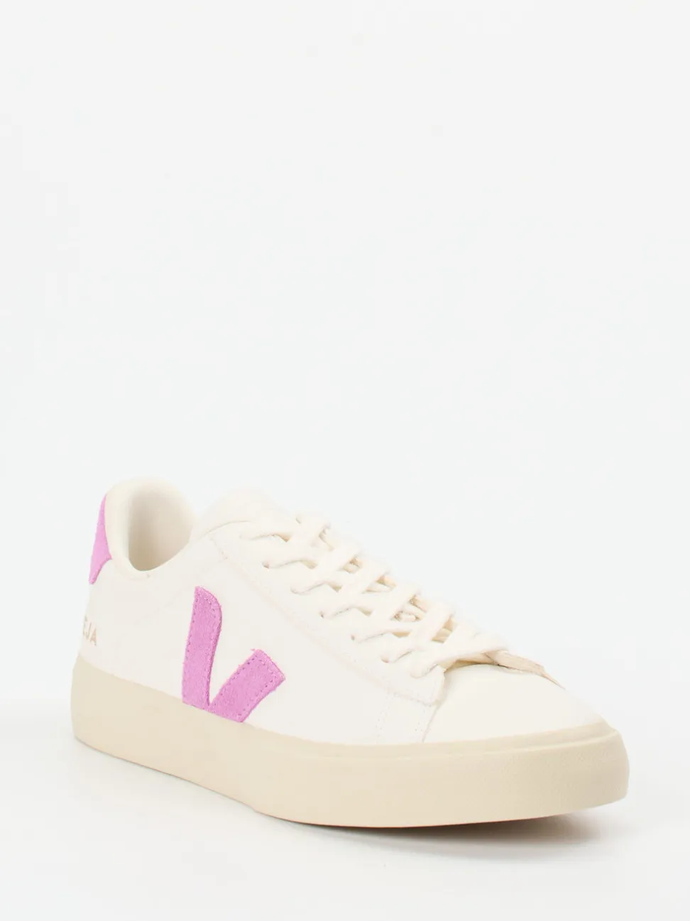 VEJA – Sneaker aus Kalbleder in Cremeweiß