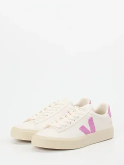 VEJA – Sneaker aus Kalbleder in Cremeweiß