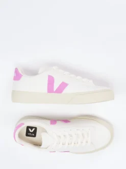 VEJA – Sneaker aus Kalbleder in Cremeweiß