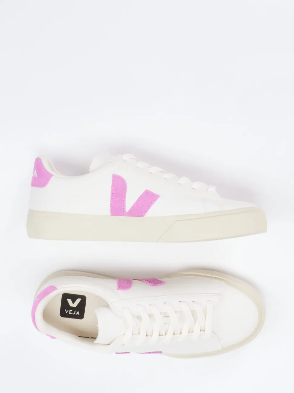 VEJA – Sneaker aus Kalbleder in Cremeweiß
