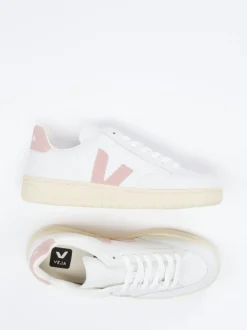 VEJA – Sneaker aus Kalbleder in Weiß und Rosé