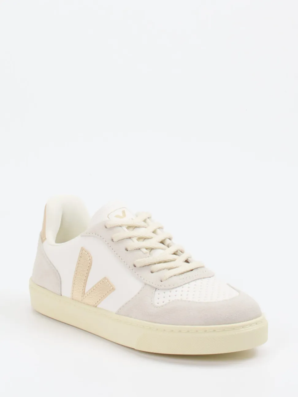 Veja – Sneaker aus Kalbleder in Cremeweiß