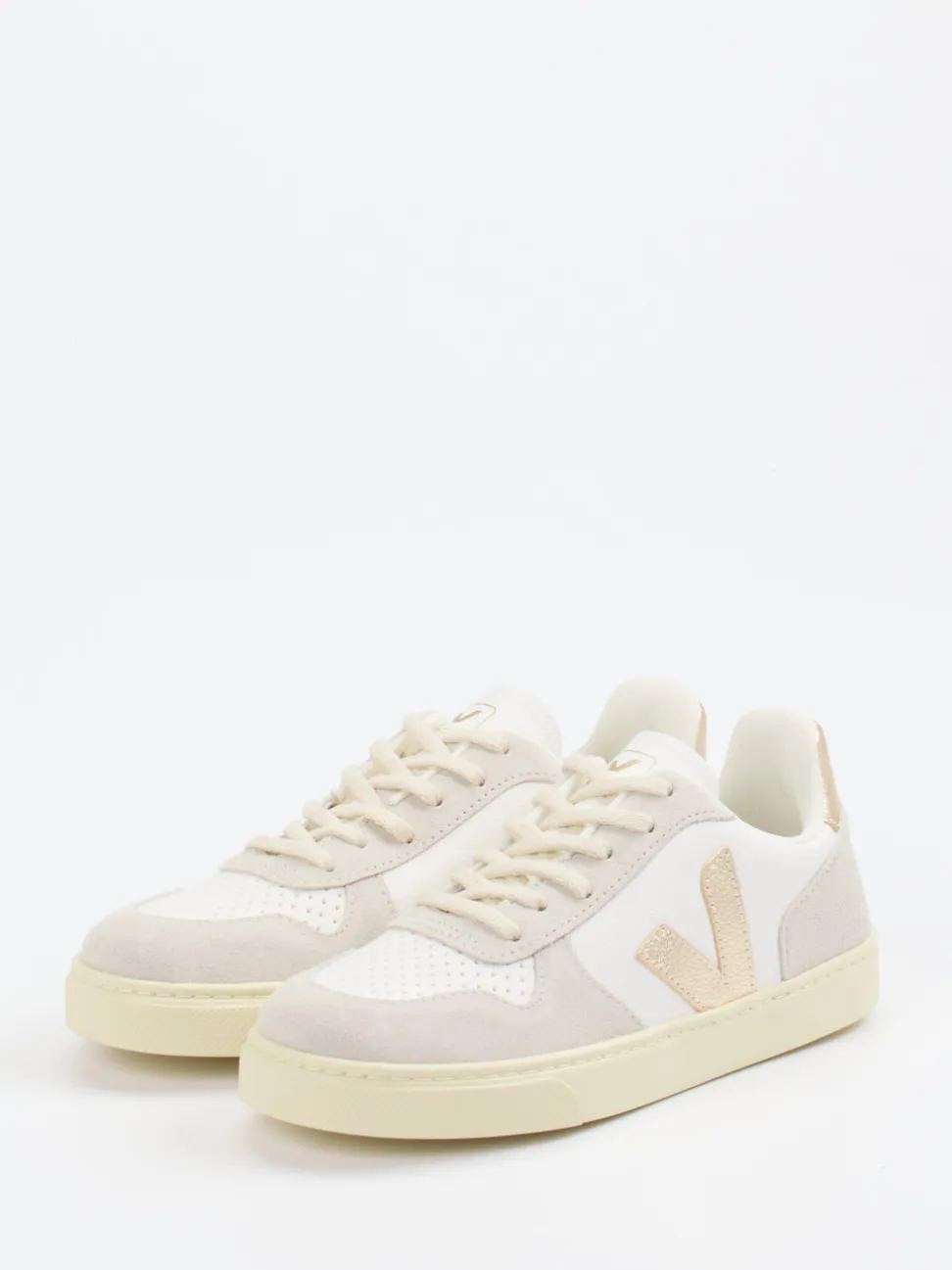 Veja – Sneaker aus Kalbleder in Cremeweiß
