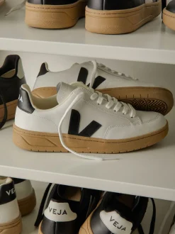 VEJA – Sneaker aus Kalbleder in Weiß