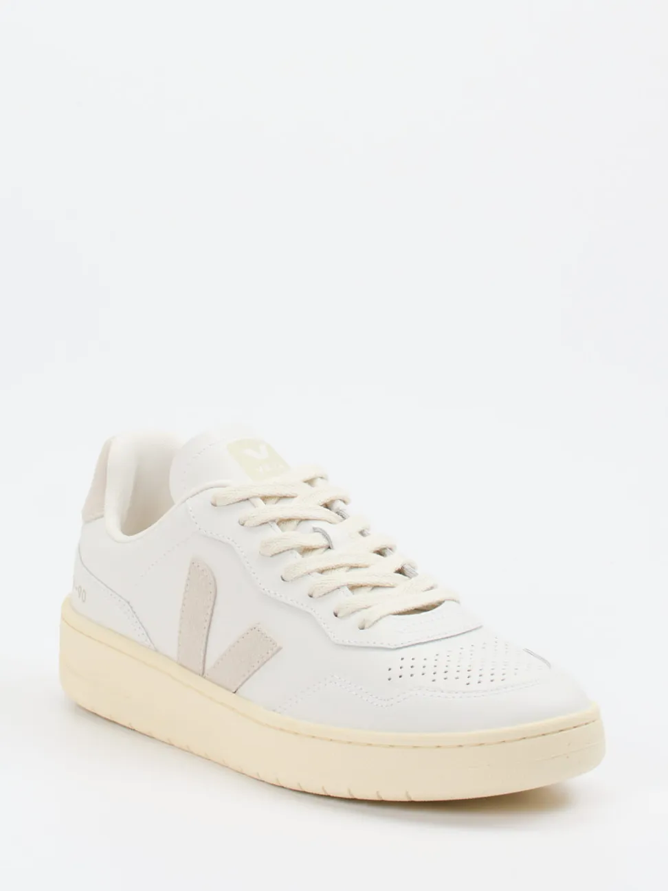 VEJA – Sneaker aus Kalbleder in Offwhite