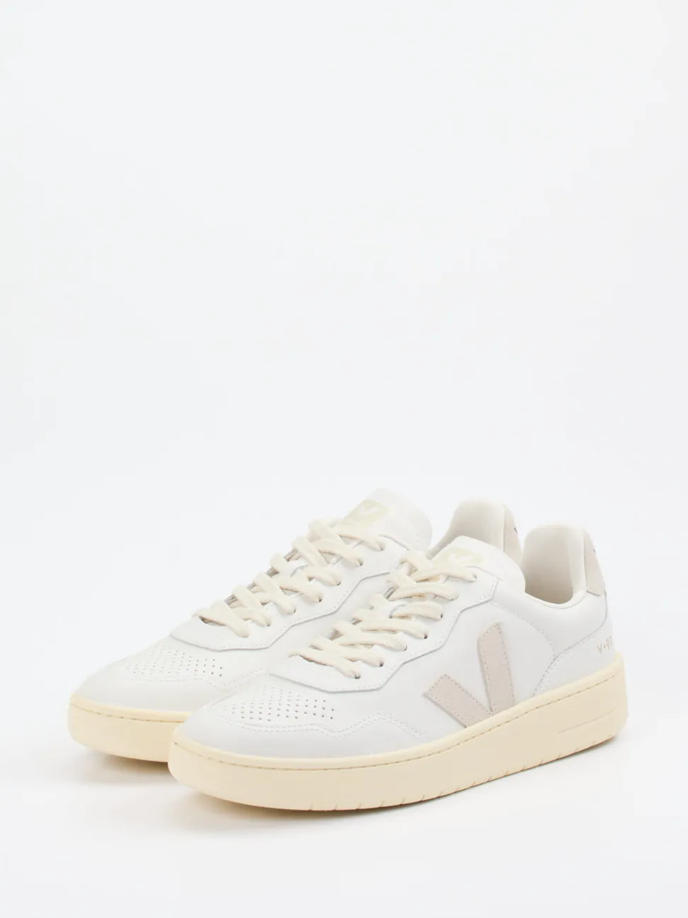 VEJA – Sneaker aus Kalbleder in Offwhite