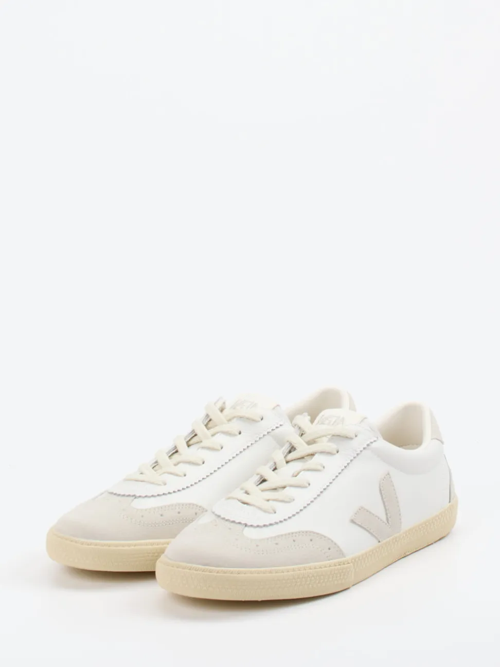 VEJA – Sneaker aus Kalbleder in Offwhite