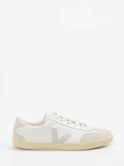 VEJA – Sneaker aus Kalbleder in Offwhite