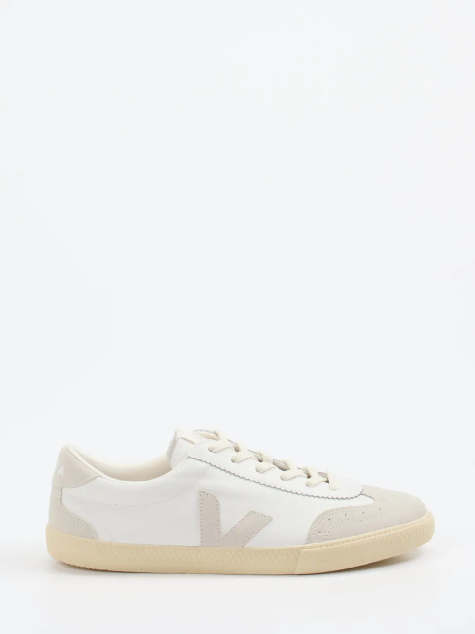 VEJA – Sneaker aus Kalbleder in Offwhite