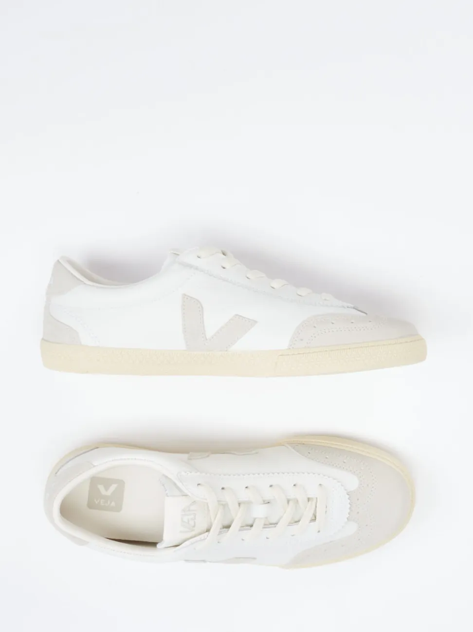 VEJA – Sneaker aus Kalbleder in Offwhite