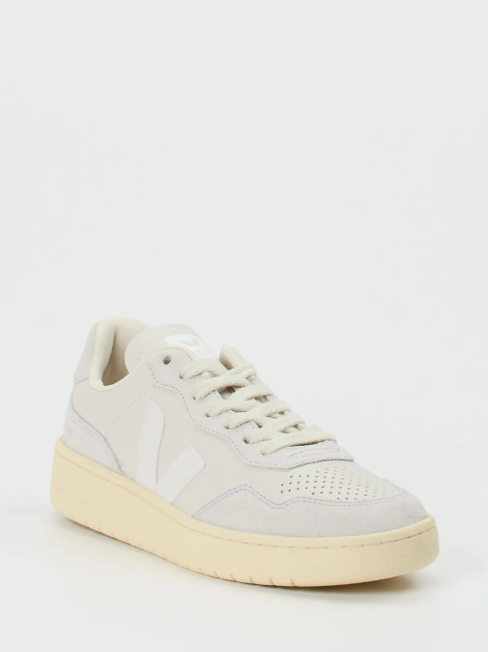 VEJA – Sneaker aus Leder in Offwhite