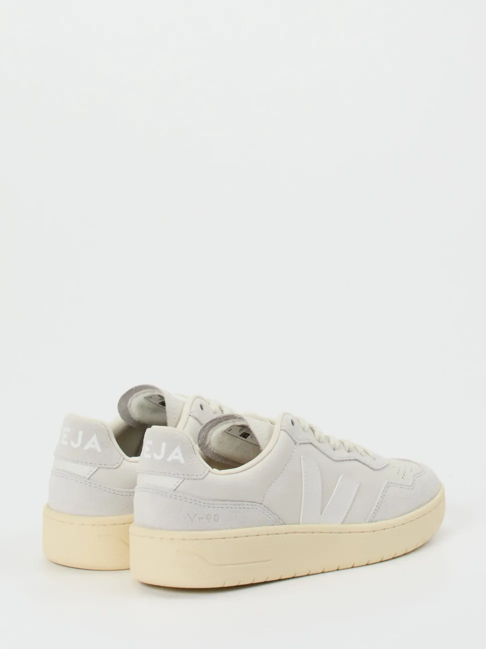 VEJA – Sneaker aus Leder in Offwhite