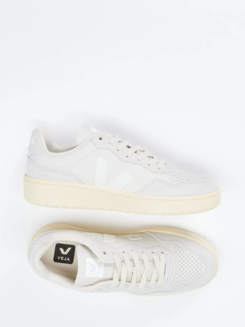 VEJA – Sneaker aus Leder in Offwhite