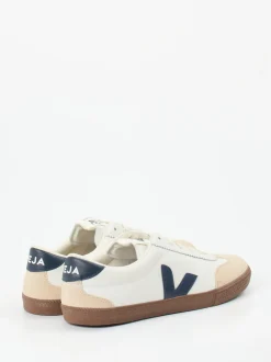 VEJA – Sneaker aus Leder in Cremeweiß