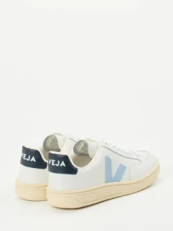 Veja – Sneaker aus Leder in Weiß mit Logo-Details