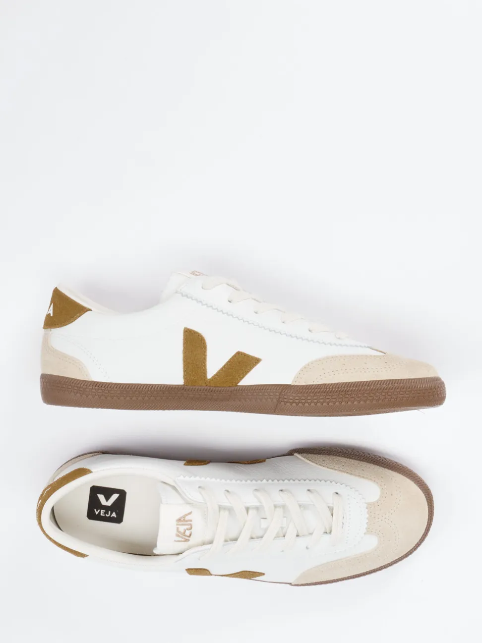 VEJA – Sneaker aus Leder mit Veloursdetails Weiß