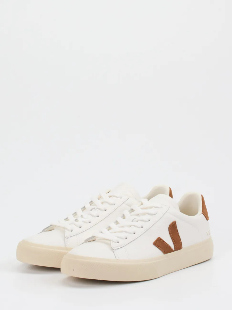 Veja – Sneaker aus Leder mit Veloursdetails Off-White
