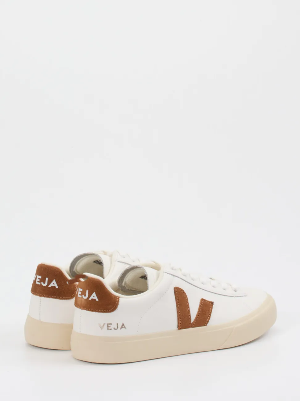 Veja – Sneaker aus Leder mit Veloursdetails Off-White