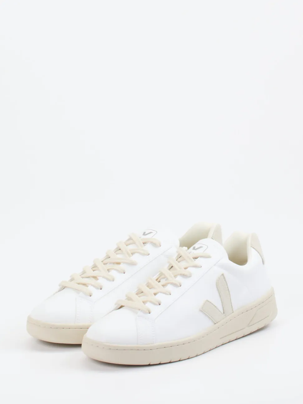 VEJA – Sneaker aus veganem Leder in Weiß