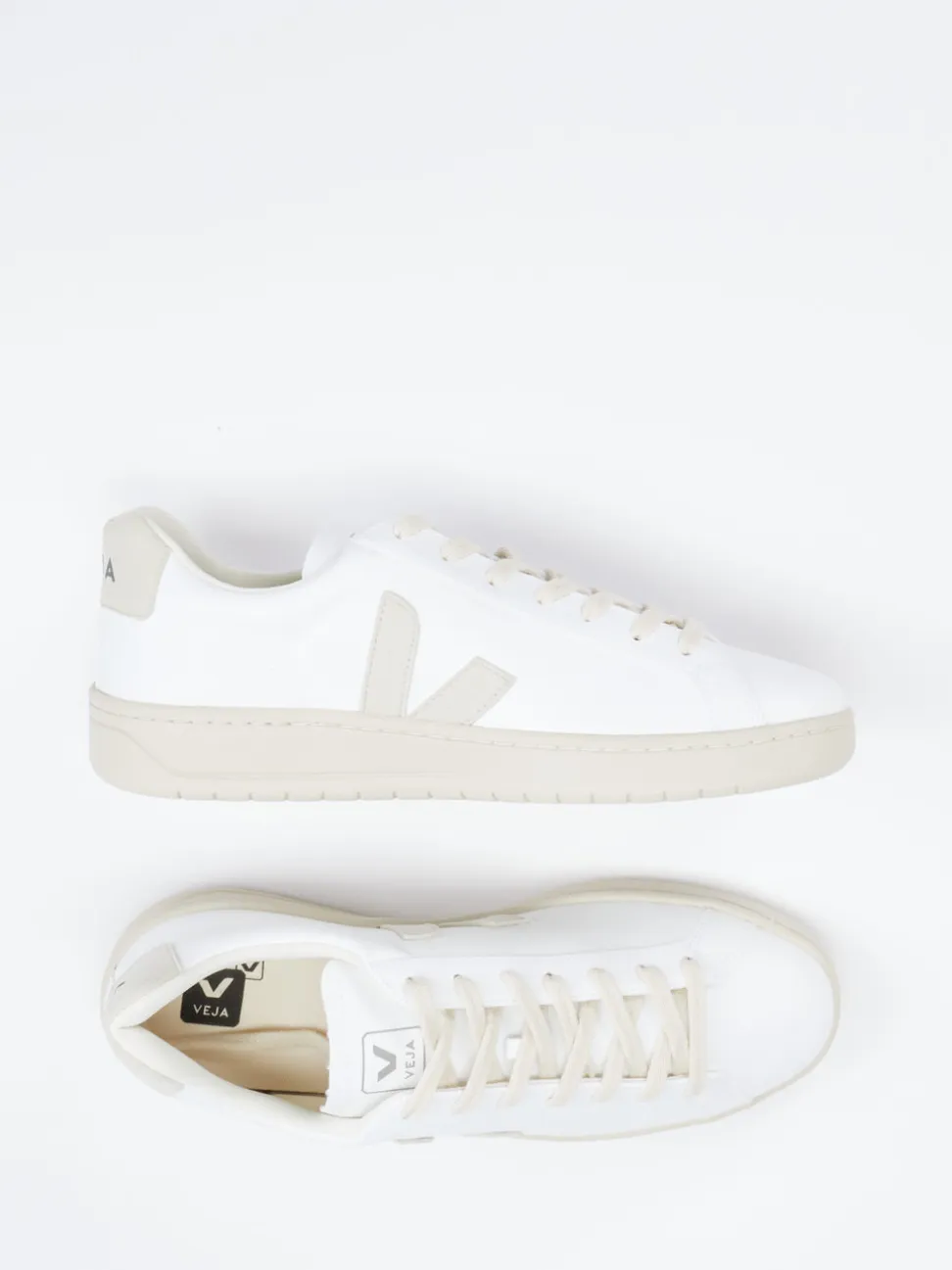 VEJA – Sneaker aus veganem Leder in Weiß