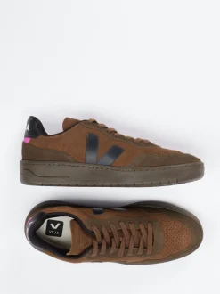 VEJA – Sneaker aus Veloursleder in Braun