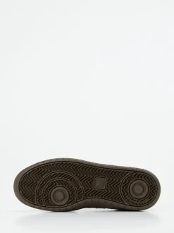 VEJA – Sneaker aus Veloursleder in Braun