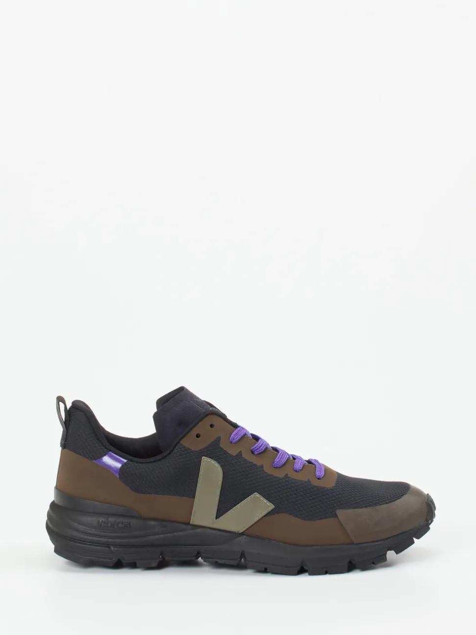 Veja – Trail-Sneaker aus veganem Meshtextil schwarz