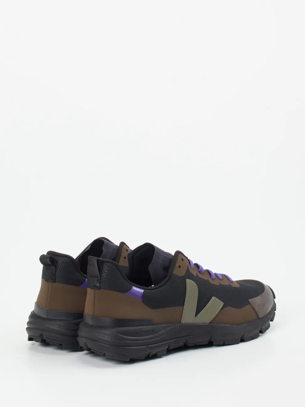 Veja – Trail-Sneaker aus veganem Meshtextil schwarz