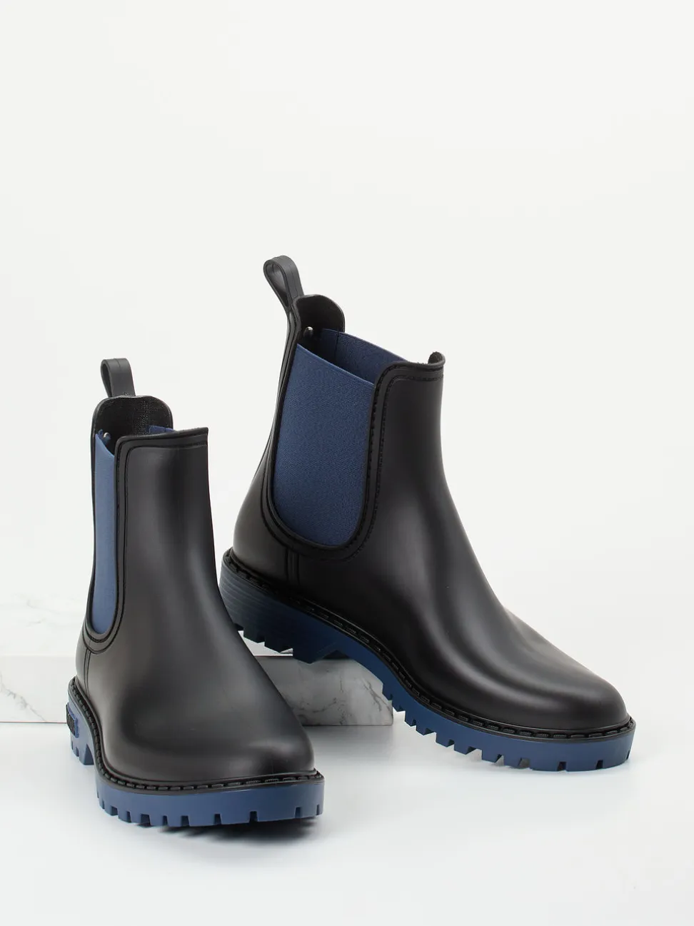 Verbenas – Chelsea Boots aus Synthetik in Schwarz
