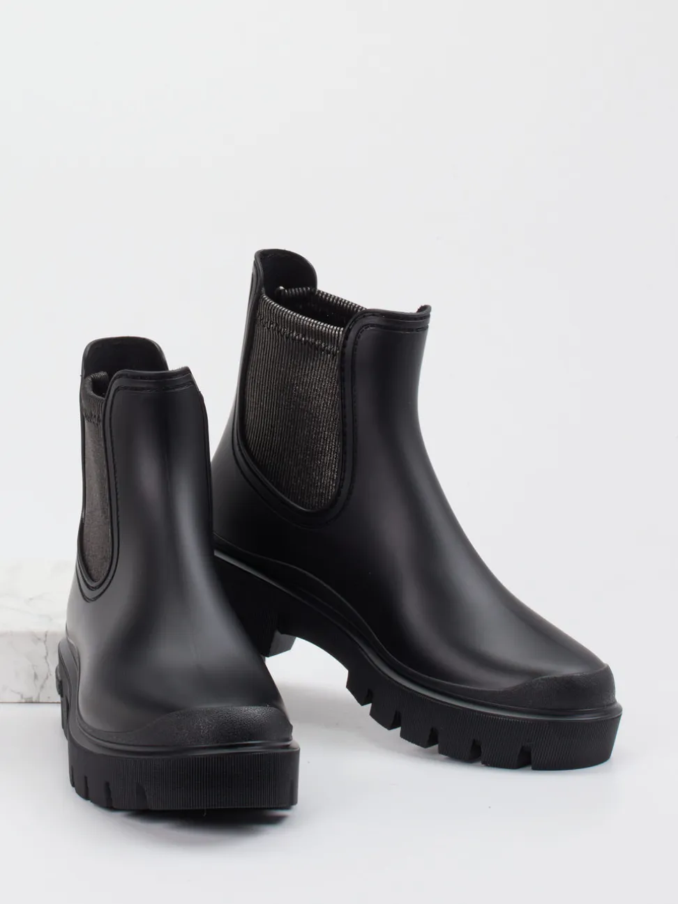 Verbenas – Chelsea Boots aus Gummi in Schwarz