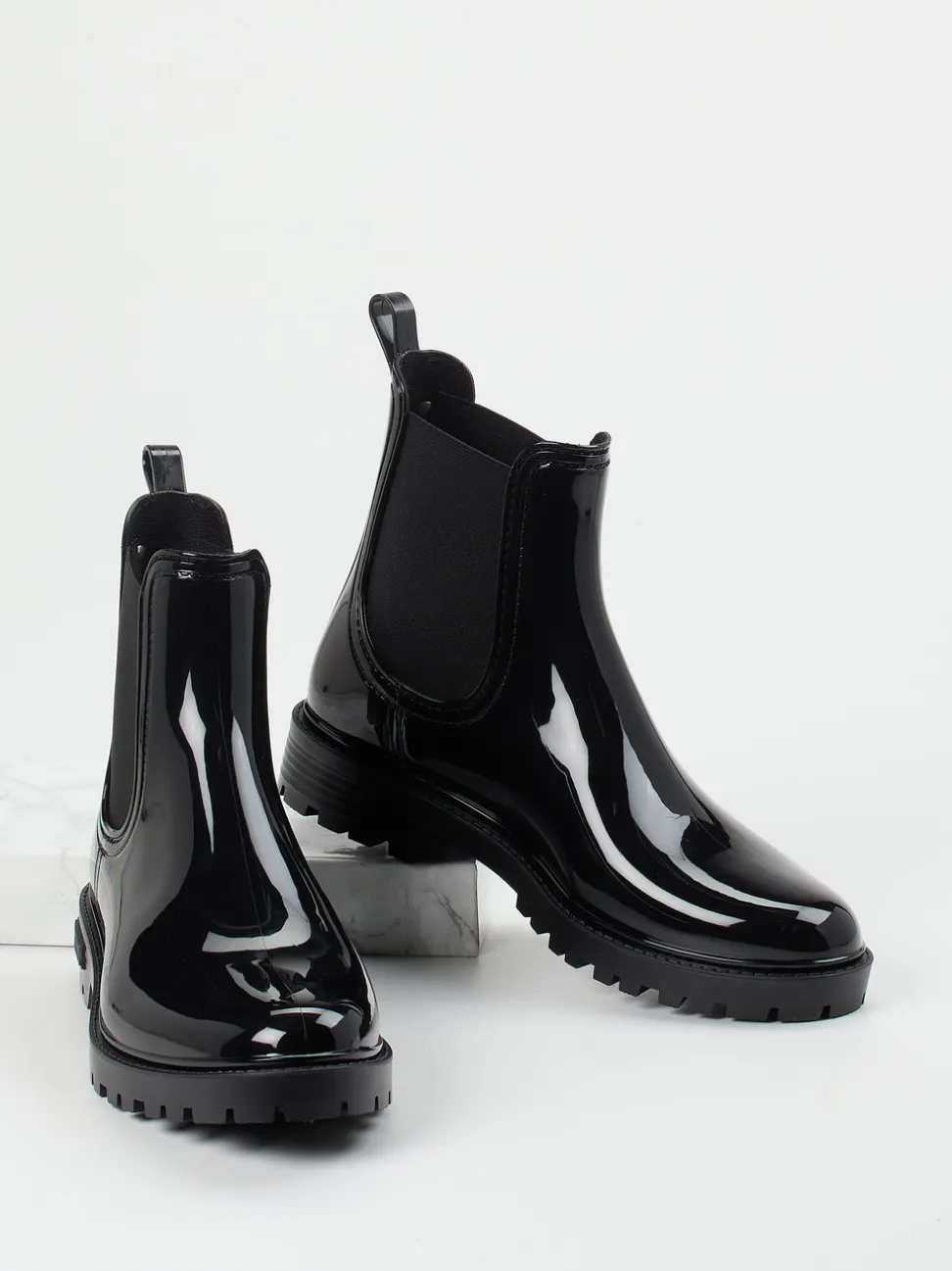 Verbenas – Chelsea Boots aus glänzendem Synthetik schwarz