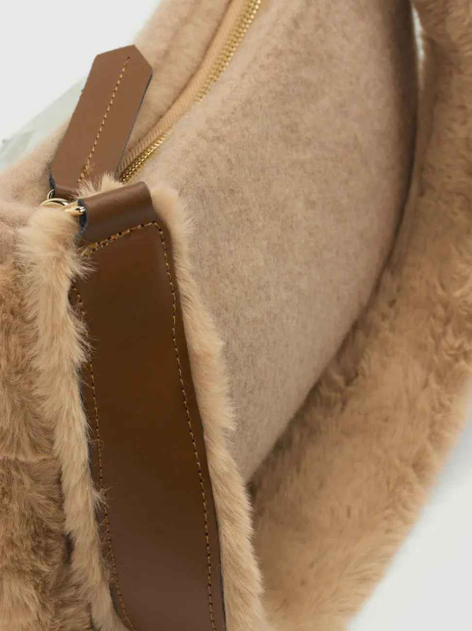 Viamailbag – Baguette-Bag aus Textil und Kunstfell Beige