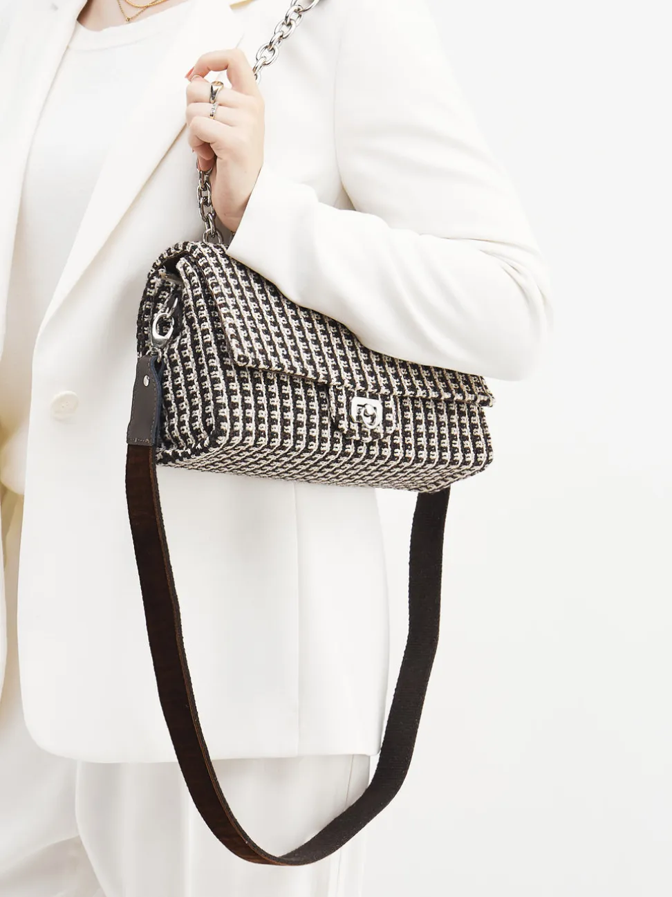 Viamailbag – Schultertasche aus Bouclé-Textil Dunkelbraun