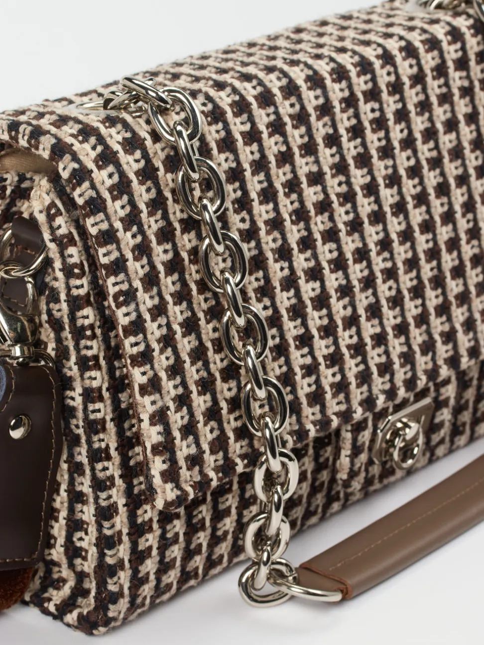 Viamailbag – Schultertasche aus Bouclé-Textil Dunkelbraun