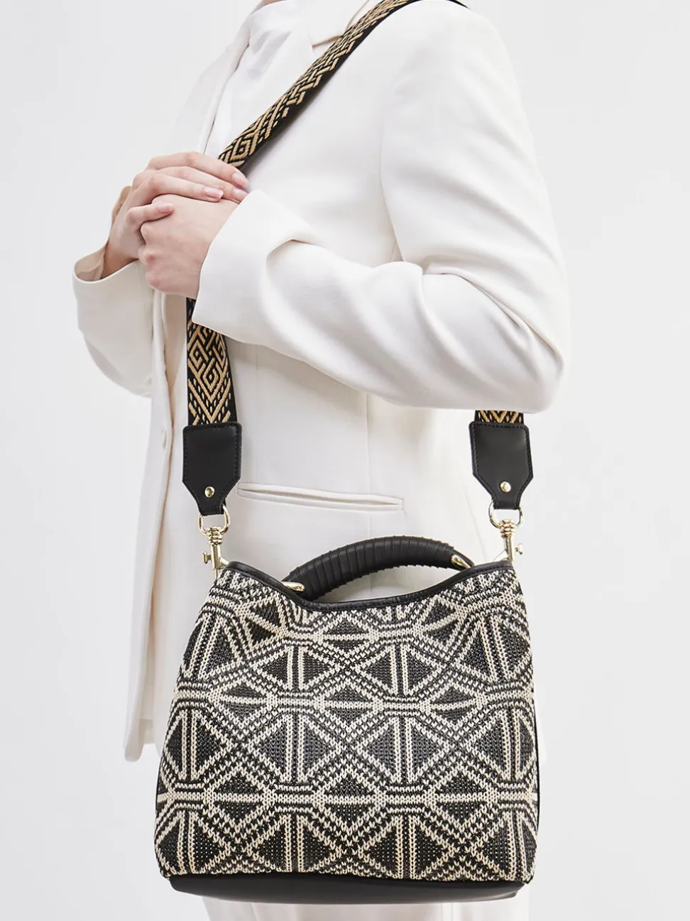 Viamailbag – Schultertasche aus Textil mit Ethno-Details