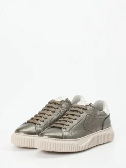 Voile Blanche – Sneaker aus Metallicleder Grau