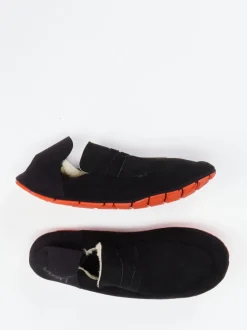 Wai – Slipper aus Synthetik mit roter Flexsohle