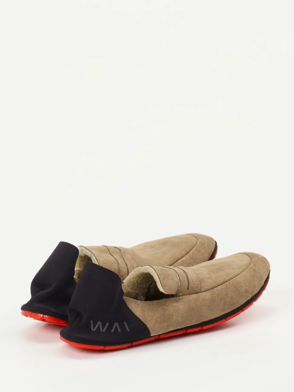 Wai – Slipper aus Veloursleder in Sandbeige