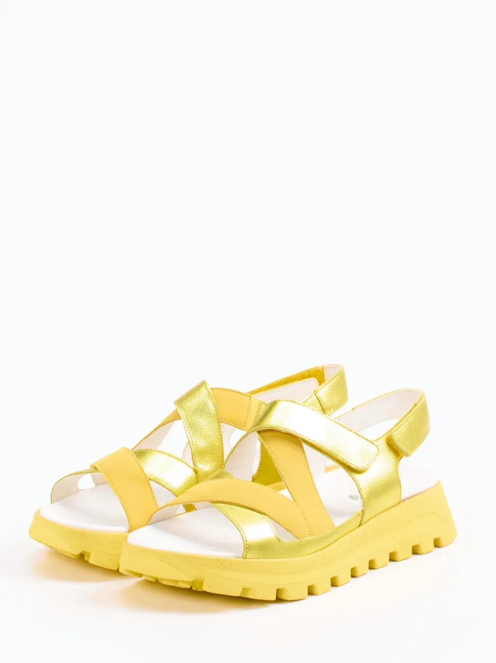Waldläufer – Komfortsandalen aus Metallicleder gelb
