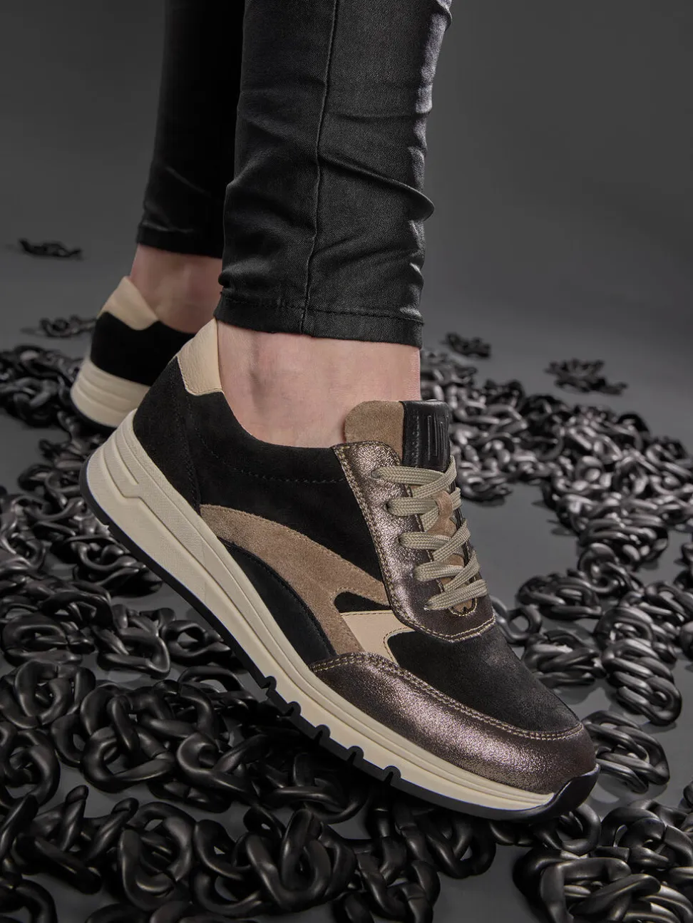 Waldläufer – Komfort-Sneaker aus Veloursleder schwarz