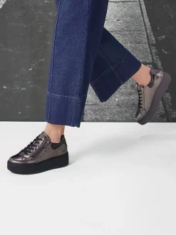 Waldläufer – Plateau-Sneaker aus Metallicleder grau