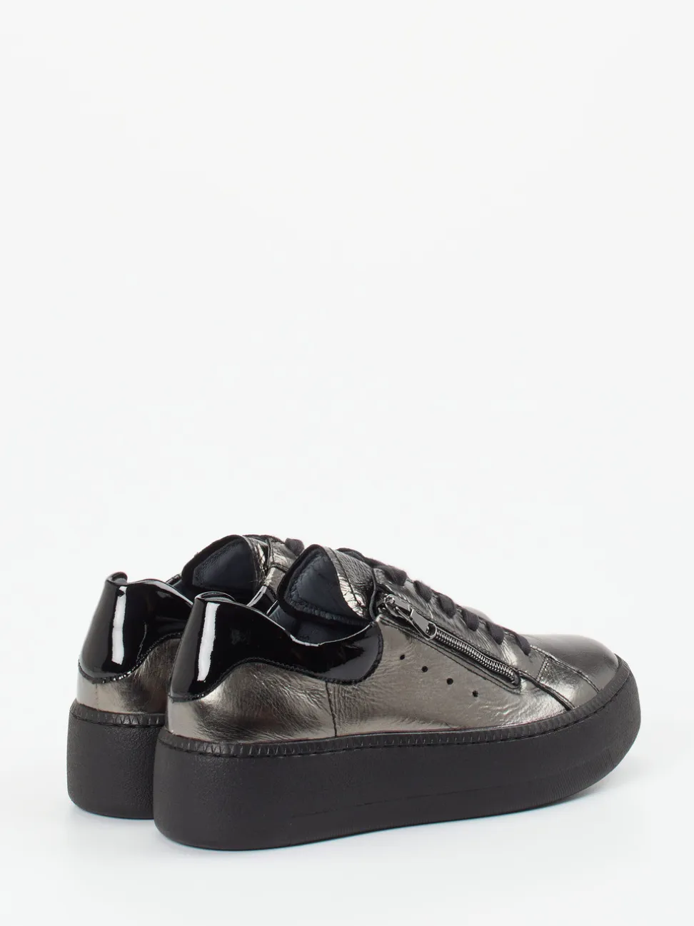 Waldläufer – Plateau-Sneaker aus Metallicleder grau