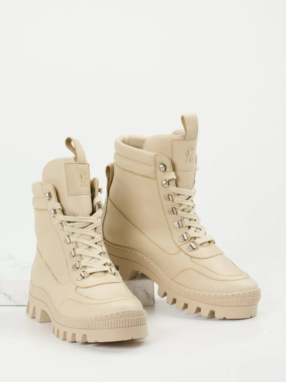 Werner – Schnürboots aus Kalbleder in Beige