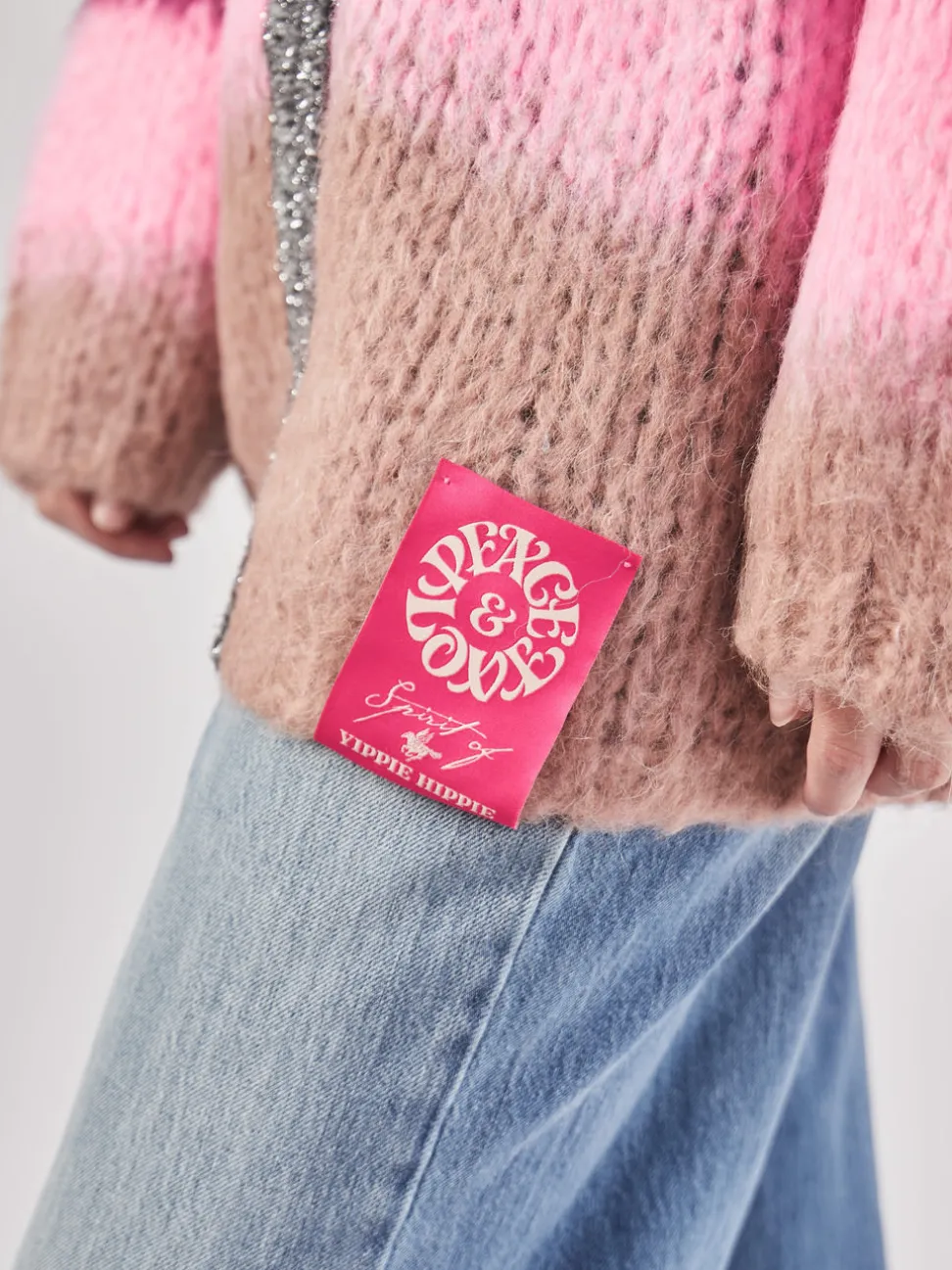 Yippie Hippie – Strickjacke aus Textil Hellgrau Glitzerkante